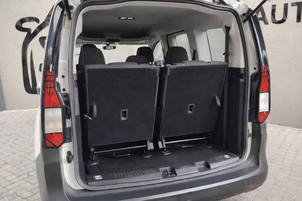 2022-Volkswagen-Caddy-Kombi-20-TDI-7-seat image:6