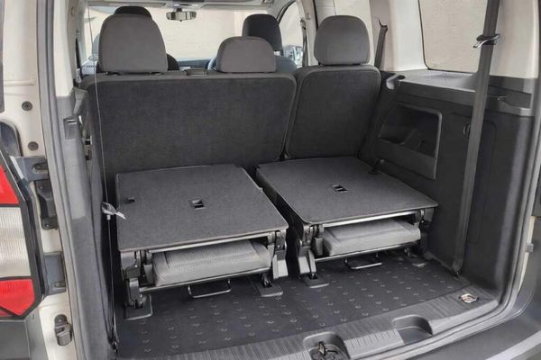 2022-Volkswagen-Caddy-Kombi-20-TDI-7-seat image:7