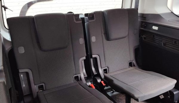 2022-Volkswagen-Caddy-Kombi-20-TDI-7-seat image:8