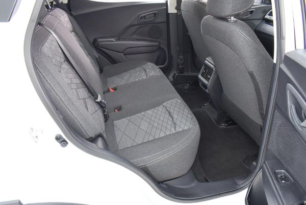 2025-Mahindra-XUV-3XO-12T-MX2 image:11