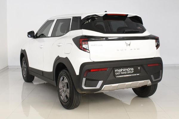 2025-Mahindra-XUV-3XO-12T-MX2 image:1