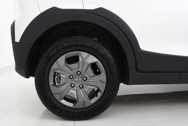 2025-Mahindra-XUV-3XO-12T-MX2 image:4