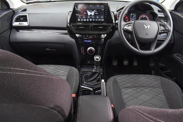 2025-Mahindra-XUV-3XO-12T-MX2 image:7
