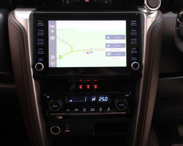 2020-Toyota-Fortuner-28-GD-6-Raised-Body-Auto image:10