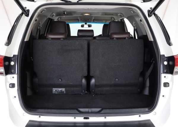 2020-Toyota-Fortuner-28-GD-6-Raised-Body-Auto image:13