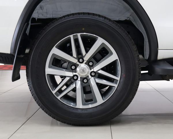 2020-Toyota-Fortuner-28-GD-6-Raised-Body-Auto image:16