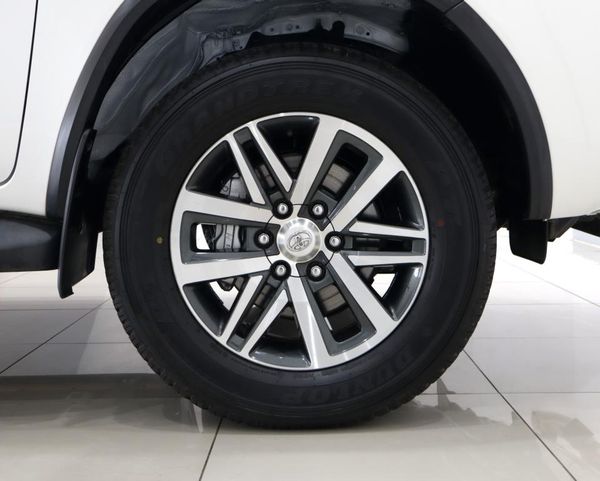 2020-Toyota-Fortuner-28-GD-6-Raised-Body-Auto image:17