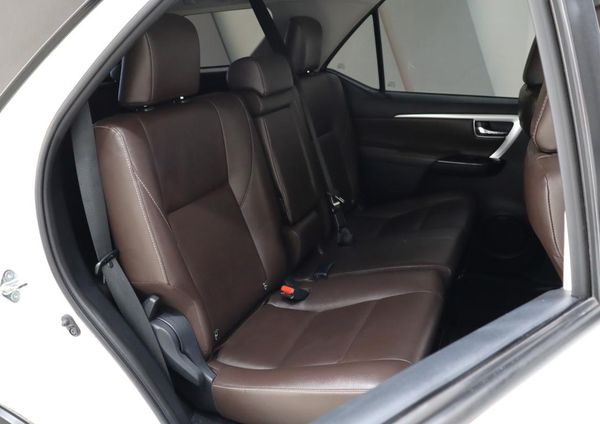 2020-Toyota-Fortuner-28-GD-6-Raised-Body-Auto image:21