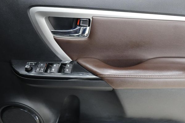 2020-Toyota-Fortuner-28-GD-6-Raised-Body-Auto image:24
