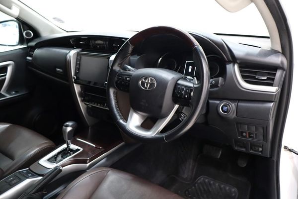 2020-Toyota-Fortuner-28-GD-6-Raised-Body-Auto image:4