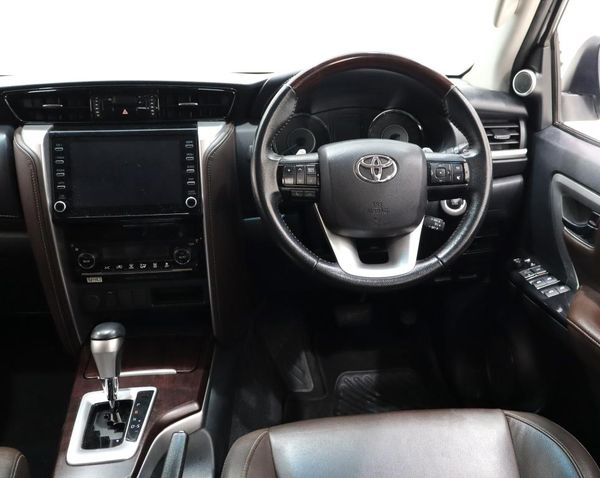 2020-Toyota-Fortuner-28-GD-6-Raised-Body-Auto image:6