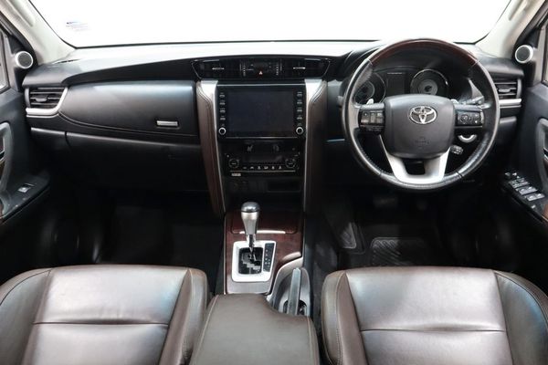 2020-Toyota-Fortuner-28-GD-6-Raised-Body-Auto image:7
