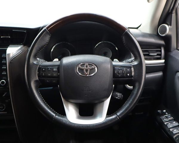 2020-Toyota-Fortuner-28-GD-6-Raised-Body-Auto image:8