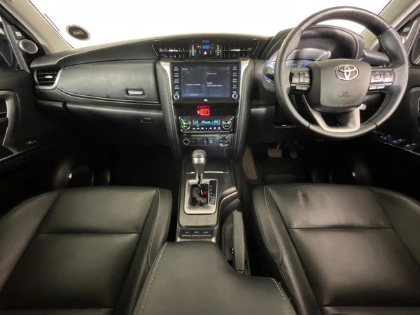 2022-Toyota-Fortuner-28-GD-6-4x4-VX-Auto image:1