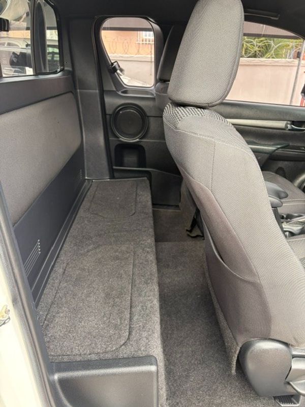 2021-Toyota-Hilux-28-GD-6-Raised-Body-Legend-4x4-Extended-Cab image:12