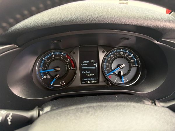 2021-Toyota-Hilux-28-GD-6-Raised-Body-Legend-4x4-Extended-Cab image:13