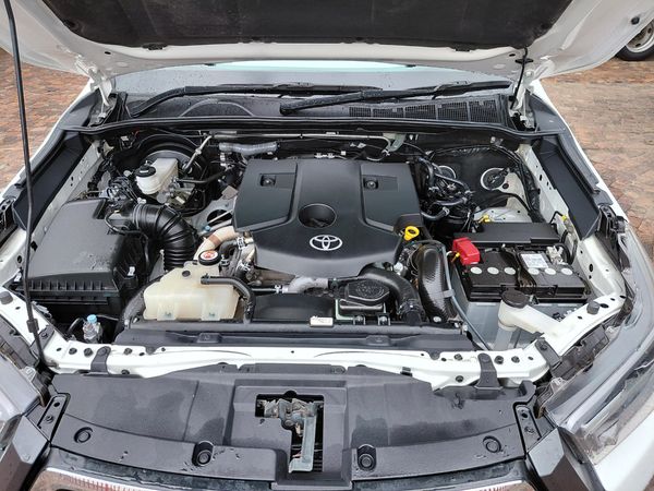 2021-Toyota-Hilux-28-GD-6-Raised-Body-Legend-4x4-Extended-Cab image:5