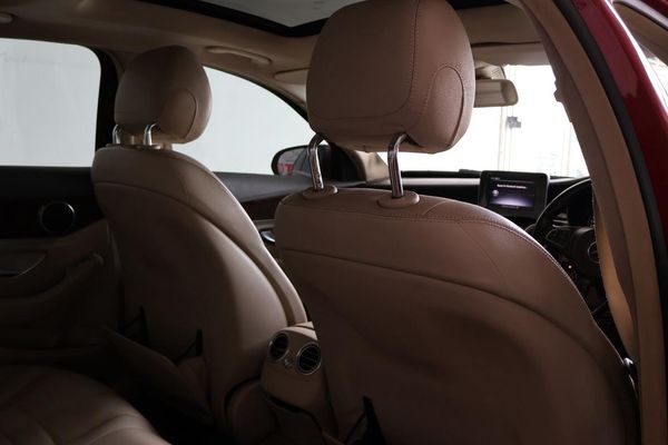 2015-Mercedes-Benz-C-Class-C-180-Auto image:11