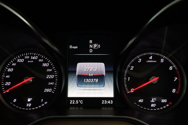 2015-Mercedes-Benz-C-Class-C-180-Auto image:5