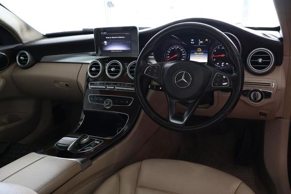 2015-Mercedes-Benz-C-Class-C-180-Auto image:6
