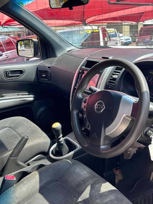 2012-Nissan-X-Trail-20-4x2-XE image:7