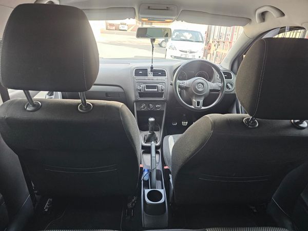 2012-Volkswagen-Polo-16-Cross-5-dr image:13