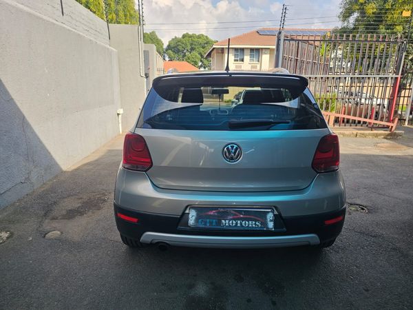 2012-Volkswagen-Polo-16-Cross-5-dr image:4