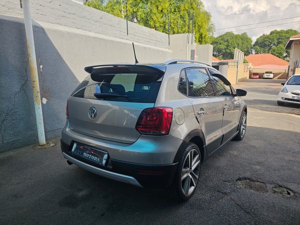 2012-Volkswagen-Polo-16-Cross-5-dr image:7