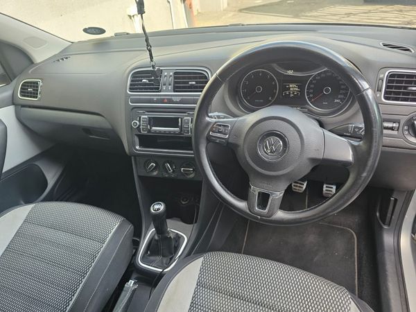 2012-Volkswagen-Polo-16-Cross-5-dr image:8