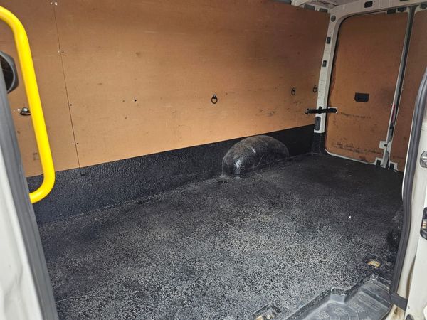 2020-Volkswagen-Crafter-35-20-TDI-103kW0-MWB-Panel-Van image:5
