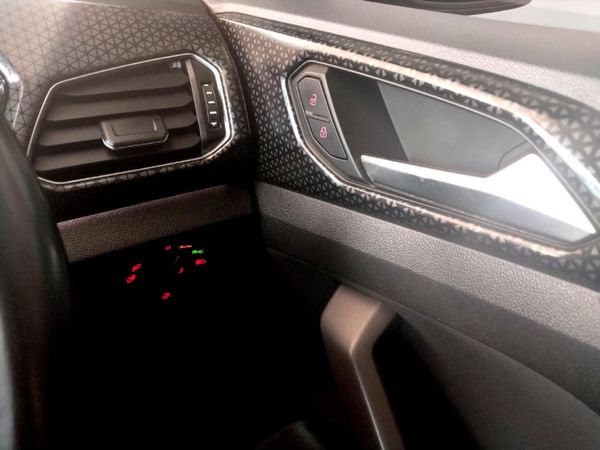 2020-Volkswagen-T-Cross-10-TSI-Highline-Auto image:15