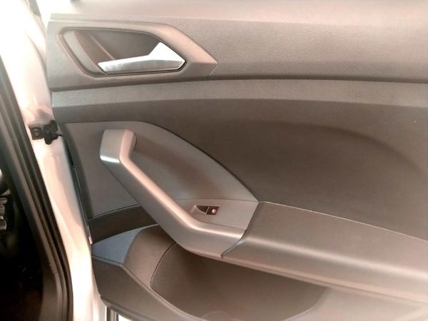 2020-Volkswagen-T-Cross-10-TSI-Highline-Auto image:24