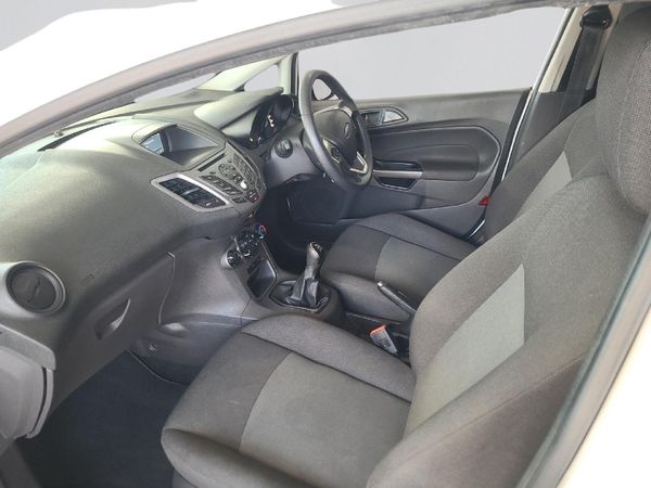 2017-Ford-Fiesta-10-EcoBoost-Ambiente-5-dr image:2