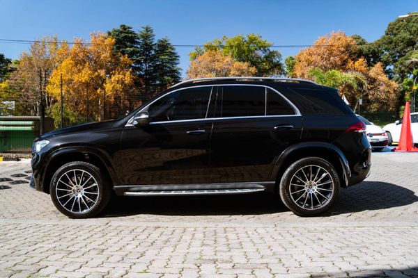 2021-Mercedes-Benz-GLE-400d-4Matic image:3
