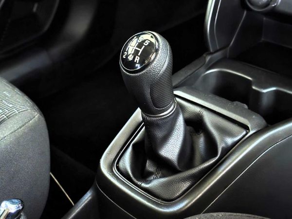 2025-Suzuki-Swift-12-GL image:4