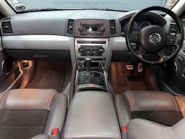 2007-Jeep-Grand-Cherokee-SRT8 image:9