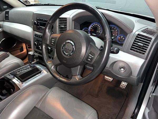 2007-Jeep-Grand-Cherokee-SRT8 image:8