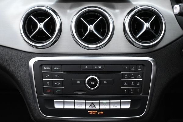 2018-Mercedes-Benz-GLA-200-Auto image:15