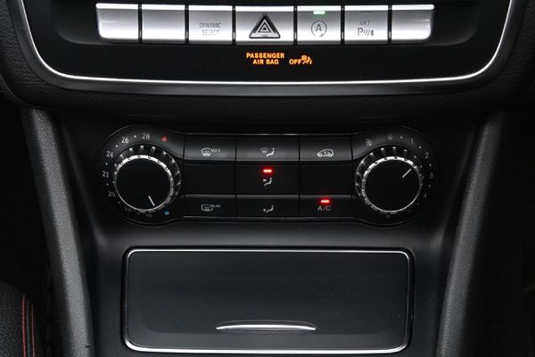 2018-Mercedes-Benz-GLA-200-Auto image:16