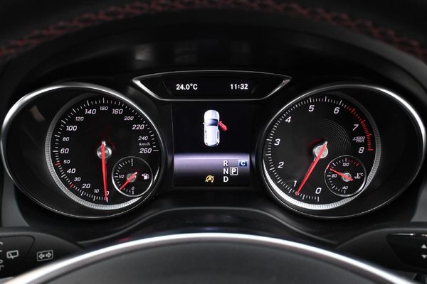2018-Mercedes-Benz-GLA-200-Auto image:17