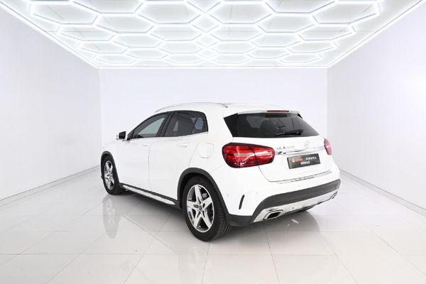 2018-Mercedes-Benz-GLA-200-Auto image:1