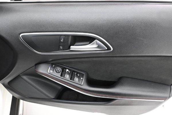 2018-Mercedes-Benz-GLA-200-Auto image:21