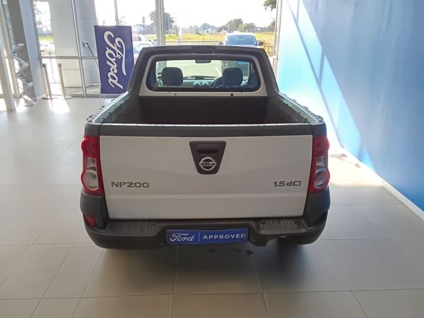 2021-Nissan-NP200-16-AC-Safety-Pack-MT image:3