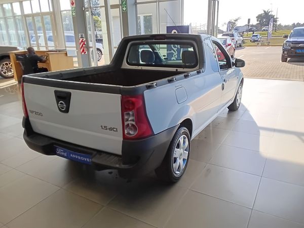 2021-Nissan-NP200-16-AC-Safety-Pack-MT image:4