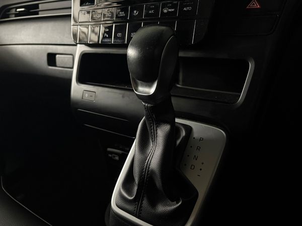 2022-Hyundai-Staria-22d-Executive-Auto image:12