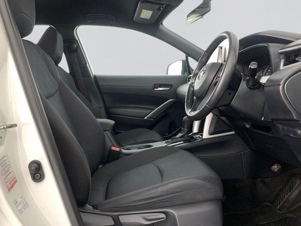 2022-Toyota-Corolla-Cross-18-XI image:15