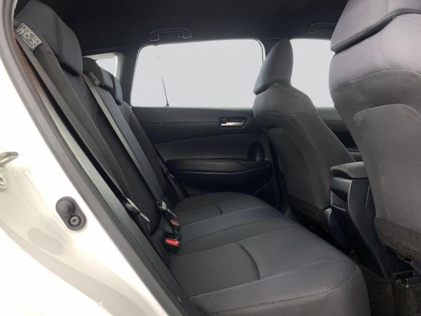 2022-Toyota-Corolla-Cross-18-XI image:16
