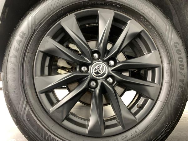 2022-Toyota-Corolla-Cross-18-XI image:6