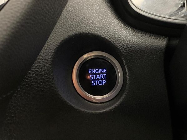 2022-Toyota-Corolla-Cross-18-XI image:7