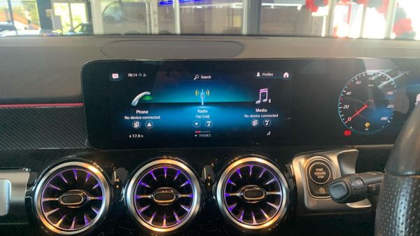 2021-Mercedes-Benz-GLB-220d-4Matic image:12